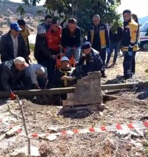 bucakta kuyuya dusen vatandas itfaiye ekipleri tarafindan kurtarildi G82qMXPU.jpg