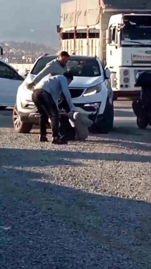 hatayda sokak ortasinda kan donduran dayak 4K1dU9wG.jpg